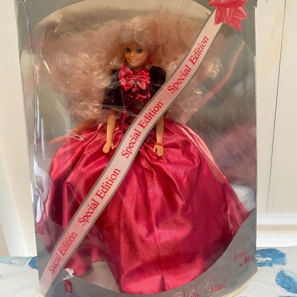 Antique Vintage 1989 Special Edition Celebration Sandi Doll‎ in Red Dress